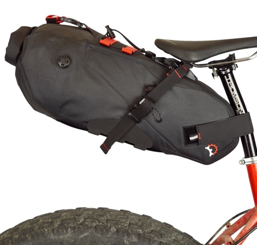 スパインロック・サドルバッグ|Revelate Designs|Alternative Bicycles スパインロック・サドルバッグ|Revelate Designs|Alternative Bicycles